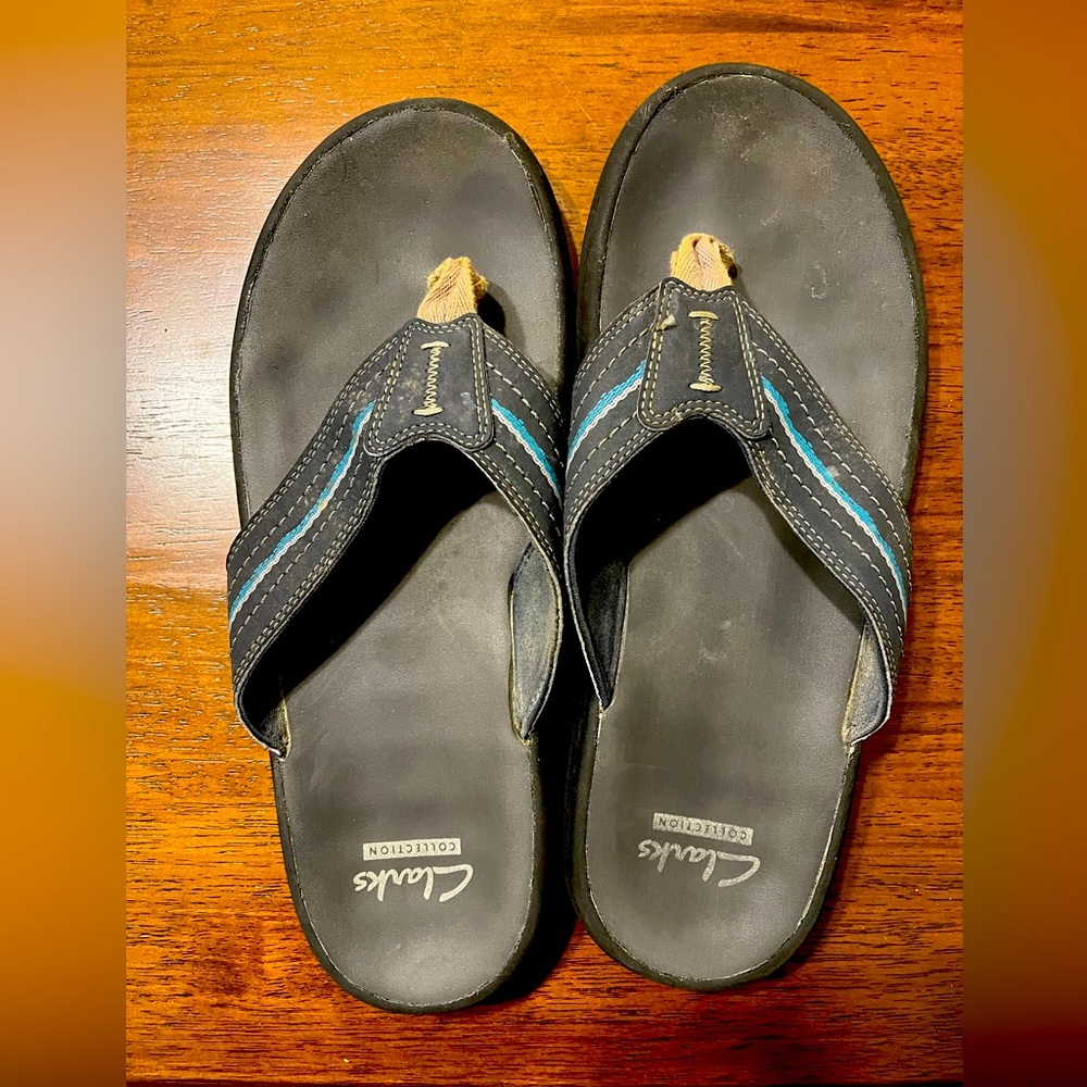 Mens Size 11 Clarks Flip flops